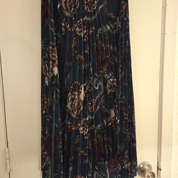 H&M Dresses & Skirts - H&M Dark Green, Gotha, Skull, Snake Skirt